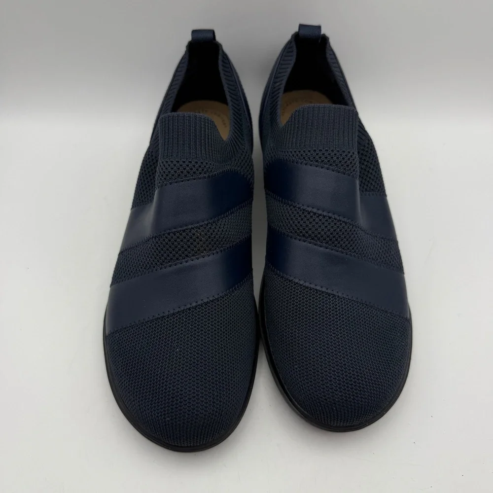 Clarks Cloudsteppers Sneakers Womens 8.5W Navy Blue Slip On Knit Casual Comfort